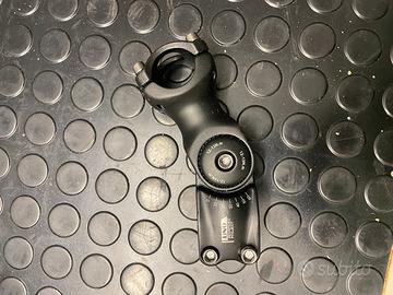 Attacco manubrio regolabile mtb