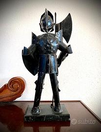 Statuetta armatura da cavalliere