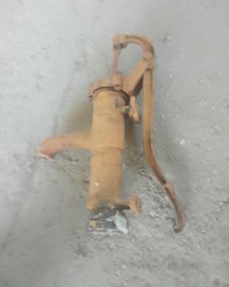 pompa acqua di una volta 
