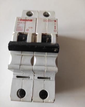 interruttore magnetotermico 