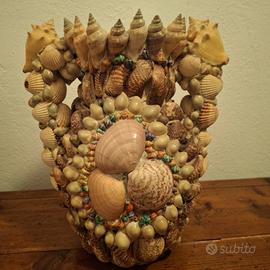 vaso in conchiglie da collezione