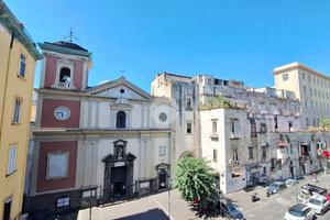 4 LOCALI A NAPOLI