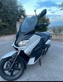 Yamaha xmax 125