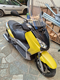 Yamaha X-Max 250