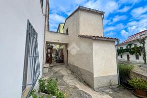 CASA SEMINDIPENDENTE A CHIETI