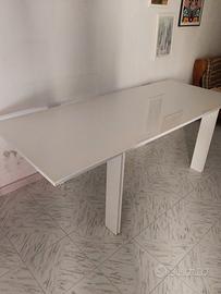 tavolo o scrivania in RIMADESIO 