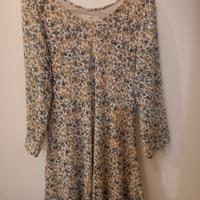 Vestito a fiori alla moda