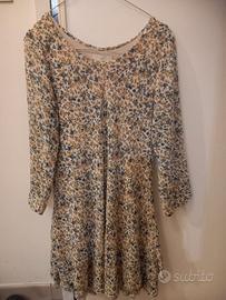 Vestito a fiori alla moda