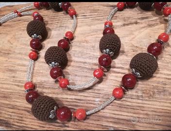 collana con perle all'uncinetto 