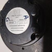 altoparlanti con crossover e cassa dedicata 