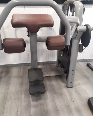 attrezzatura per palestra professionale