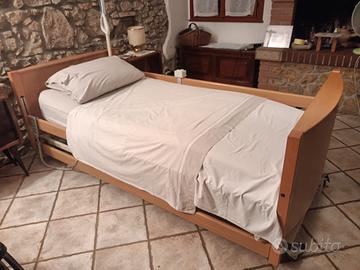 Letto sanitario elettrico RehaBed completo