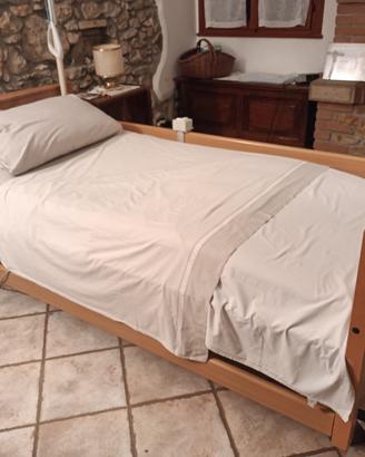 Letto sanitario elettrico RehaBed completo