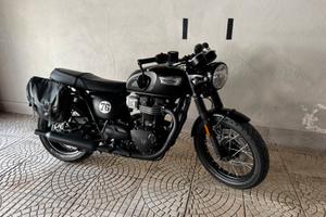 Triumph bonneville T100 black