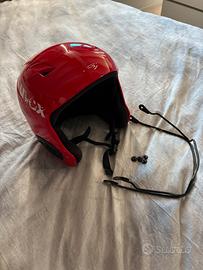 Casco uvex rosso con possibilità di mentoniera