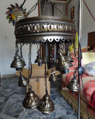 Lampadario Orientale: 9 globi a vetri e specchi.