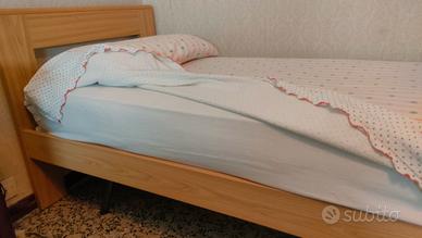 letto singolo in legno 