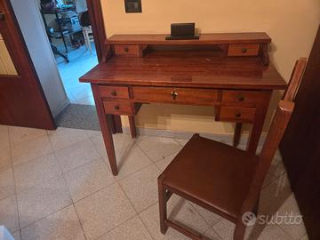 scrittoio con sedia