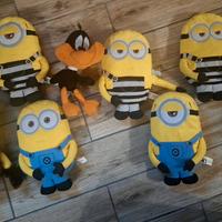 Peluche Minions e Looney Tunes
