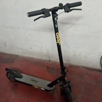 Monopattino elettrico Jeep jaf