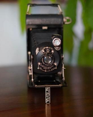 fotocamera antica a soffietto kodak