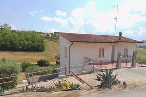 Casa con ingresso autonomo