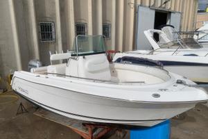 Robalo R222