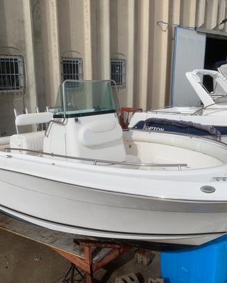 Robalo R222