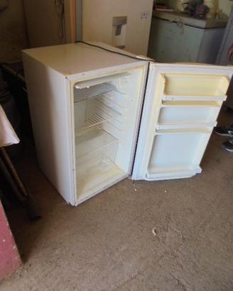 Frigo piccolo funzionante