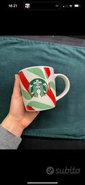 Tazza starbucks rossa e verde