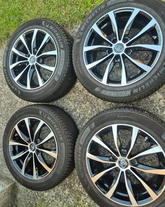 cerchi 17 Toyota Yaris cross con antineve 