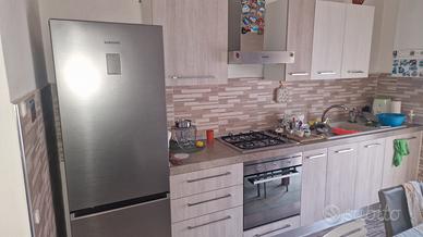 cucina completa di elettrodomestici