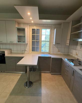 Cucina completa angolare con penisola