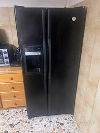 Frigorifero americano nero con dispenser acqua