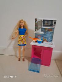 Barbie e i suoi arredamenti