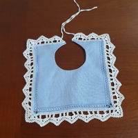 Bavaglino artigianale ricamato a mano