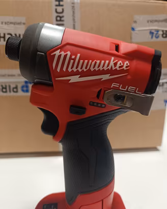 avvitatore a impulsi a batteria milwaukee 12v 