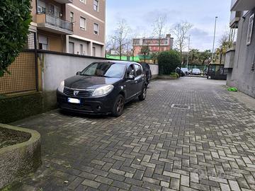 Posto auto cancello elettrico non coperto