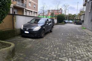 Posto auto cancello elettrico non coperto