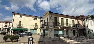 Immobile in asta di 362 m² con 4 locali a Camisano
