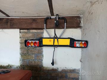 Portabiciclette per gancio traino inclinabile