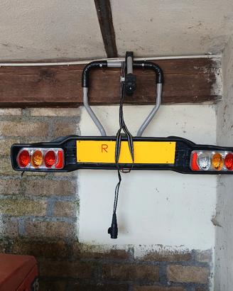 Portabiciclette per gancio traino inclinabile