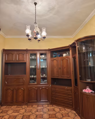 Credenza/vetrina classica in legno