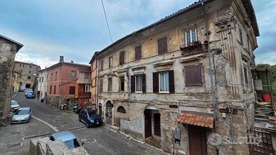 Cave, appartamento in buono stato