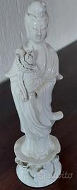 Statuina Kwan Yin dea della compassione 