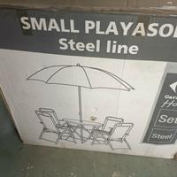 Set tavolino + ombrellone e 4 sedie in acciaio