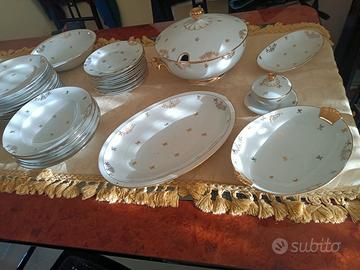Servizio di piatti in porcellana
