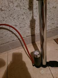 Pompa gonfia gomme
