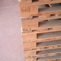 Pallet in legno 110x110 per tavolo arredo 