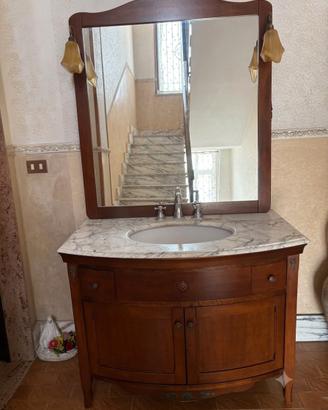 Mobile bagno in legno e lavabo in marmo 